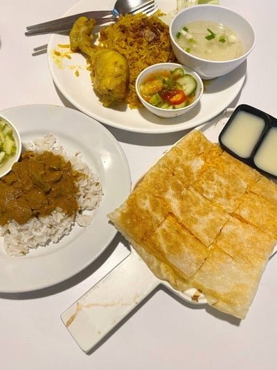 โรตีฝอยทอง ข้าวมันแกงเนื้อ ข้าวหมกไก่ 