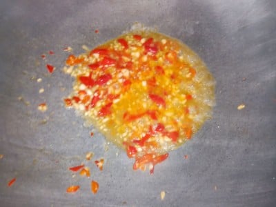 วิธีทำ กุ้งผัดมันกุ้งพริกกระเทียม