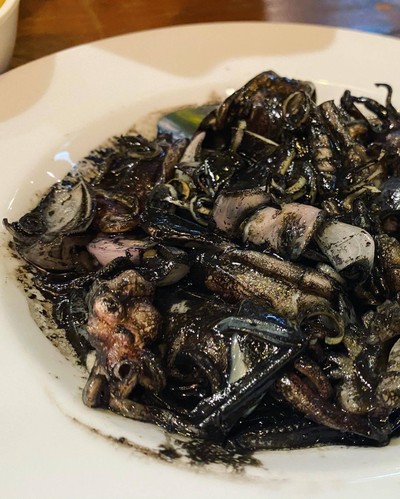 หมึกผัดน้ำดำ