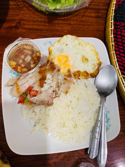 ชุดข้าวสเต็กหมูยำ
