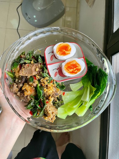 วิธีทำ ผัดโหระพาไก่สับเป็ดสับคีโต