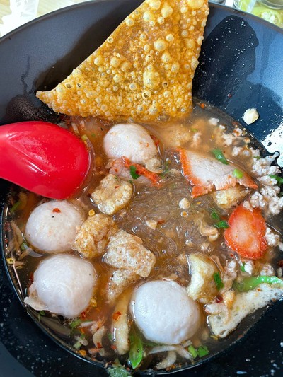 วุ้นเส้นต้มยำหมู