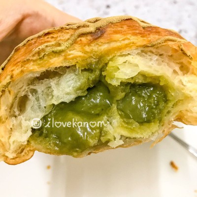 Matcha croissant