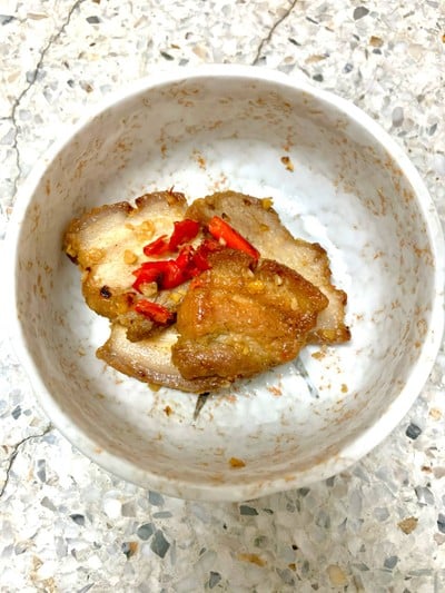 หมูกรอบคั่วพริกเกลือ 🐷 หมูกรอบคั่วพริกเกลือ 🐷