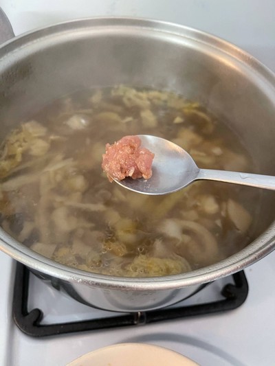 วิธีทำ ต้มจืดผักกาดกระป๋องหมูสับ วิธีทำ ต้มจืดผักกาดกระป๋องหมูสับ