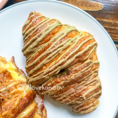 Matcha croissant