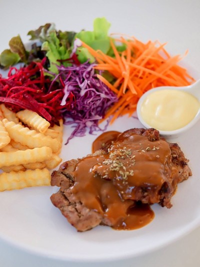 สเต็กหมูพริกไทยดำ