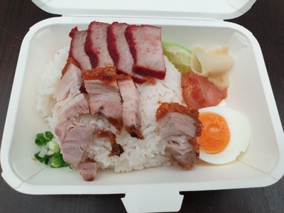 ข้าวหมูกรอบชาชูกับหมูแดง