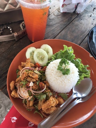 ข้าวยำไก่แซ่บ