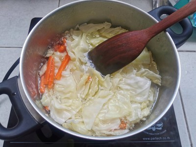 วิธีทำ มาม่าต้มยำกุ้งผัดแห้ง