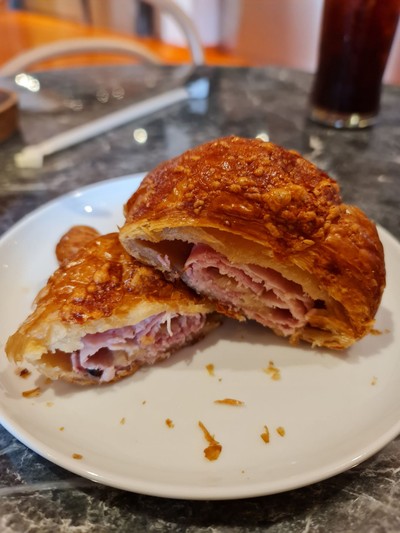 ครัวซองแฮมชีส