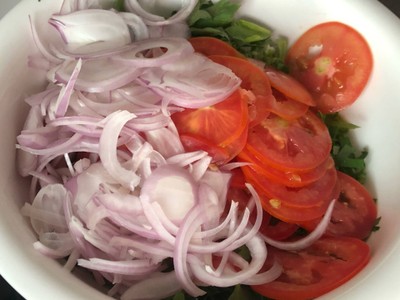 วิธีทำ ลาบวุ้นเส้นไส้กรอก