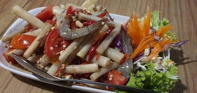 ตำไหลบัวกุ้งสดและแซลม่อน