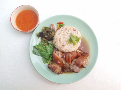 ข้าวขาหมูเนื้อล้วน