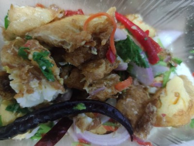 ยำไข่ดาว