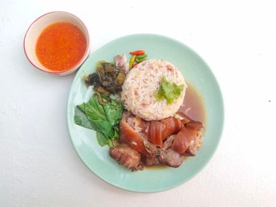 ข้าวขาหมูเนื้อหนัง
