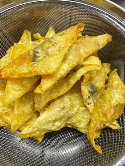 วิธีทำ เกี้ยวทอดไส้ลาบอกไก่ 