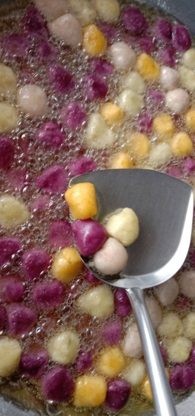 ขนมไข่เต่า ธรรมดา(สีเหลืองอ่อนและเหลืองเข้ม) (เจ)