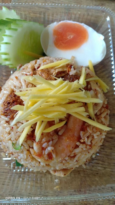 ข้าวผัดน้ำพริกปลาสลิด