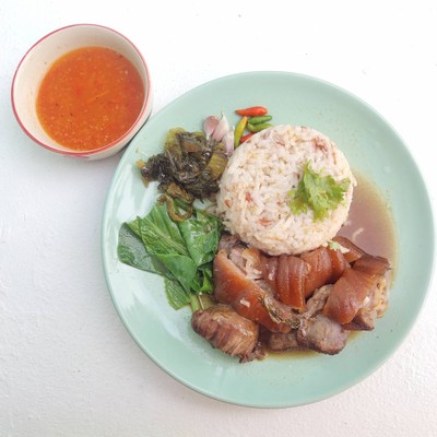 ข้าวขาหมูเนื้อหนัง