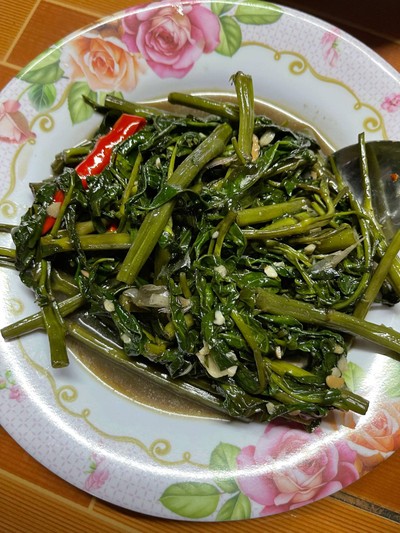 ผักบุ้งไฟแดง