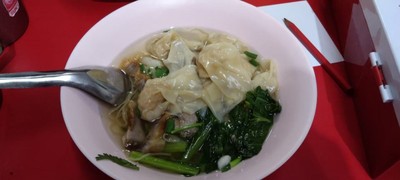บะหมี่เกี๊ยวน้ำหมูกรอบ