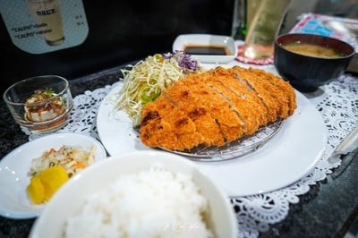 อาหาร หรือ เครื่องดื่ม