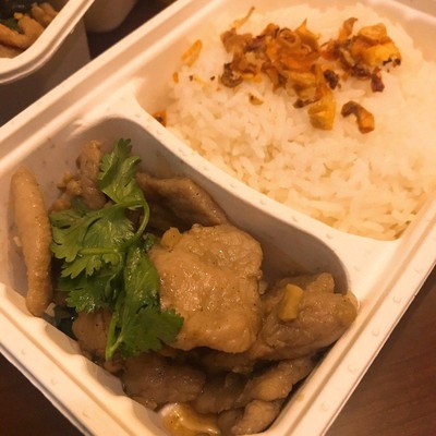 ข้าวหมูนุ่มกระเทียม