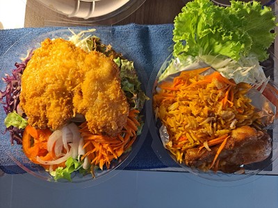 ข้าวหมกไก่อร่อยมากเลยค่ะ สลัดไก่กรอบชอบมาก โดยรวมไว้จะมาส่งใหม่อีกนะคะ