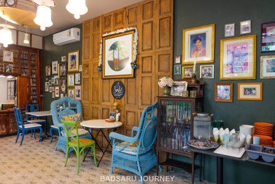 โซนห้องแอร์ โซนนี้ทำให้เหมือนเรานั่งอยู่ในบ้าน เพราะ "รูปที่มีทุกบ้าน" 