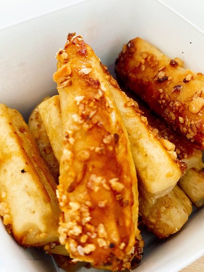 Almond Pretzel bites