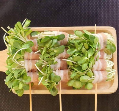 ต้นอ่อนทานตะวันพันเบค่อน