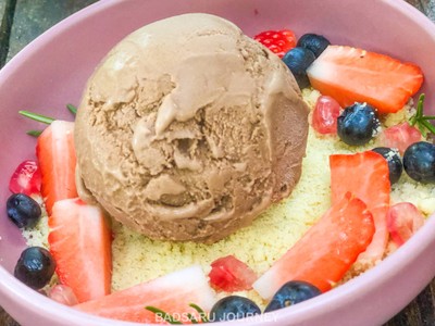 Pop Bread Ice Cream
& Choccolate Ice Cream Strawberry Crumble 