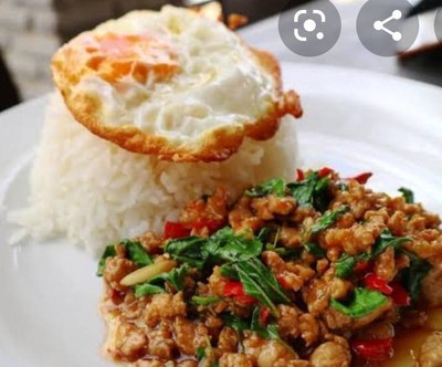 ข้าวกระเพราหมูสับไข่ดาว