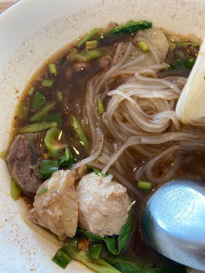 เส้นเล็กน้ำตก