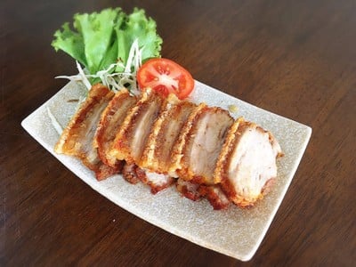 สามชั้นทอดน้ำปลา