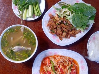 อาหาร หรือ เครื่องดื่ม