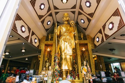 จากนั้นเดินไปต่อที่วัดใกล้เคียง “วัดใหม่สุปดิษฐาราม”