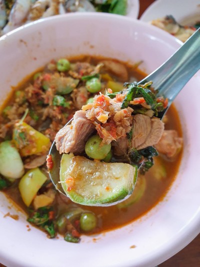 แกงป่าไก่บ้าน