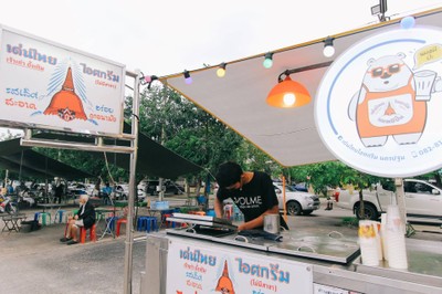 แวะหาอาหารกินยามเย็นที่มีให้เลือกแบบละลานตา ทั้งของคาว ของหวาน