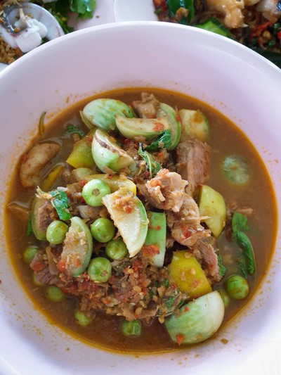 แกงป่าไก่บ้าน