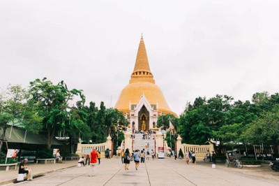  องค์พระปฐมเจดีย์
 เป็นองค์ปฐมเจดีย์ที่มีขนาดใหญ่ที่สุดในประเทศไทย