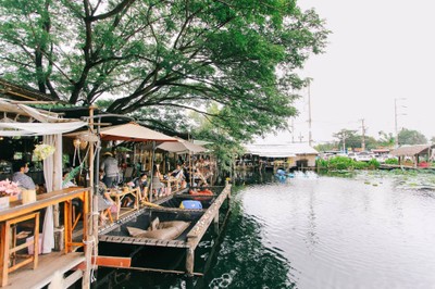 เริ่มต้นเส้นทางสนุกๆ กันที่ของกิน! ก๋วยเตี๋ยวห้อยขา นครชัยศรี