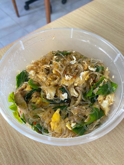ผัดพริกวุ้นเส้นผักหวานไก่