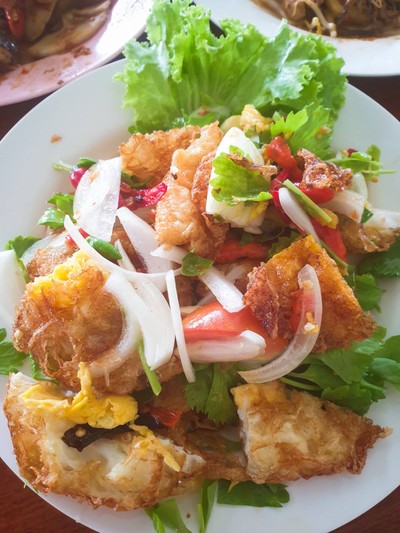 ยำไข่ดาว