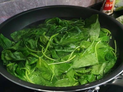 วิธีทำ ผักโขมน้ำมันงา เครื่องเคียงเกาหลี วิธีทำ ผักโขมน้ำมันงา เครื่องเคียงเกาหลี