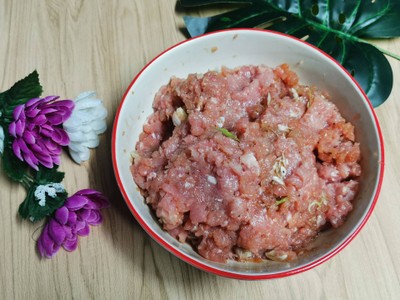 วิธีทำ หมูก้อนทอดกระเทียมพริกไทย วิธีทำ หมูก้อนทอดกระเทียมพริกไทย