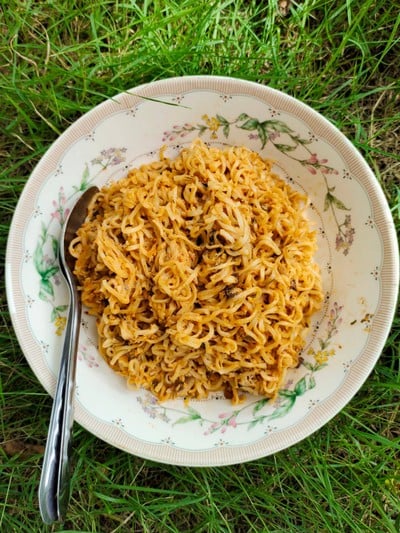 วิธีทำ มาม่าผัดปลากระป๋อง