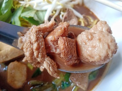 ก๋วยเตี๋ยว หมูตุ๋นทรงเครื่อง