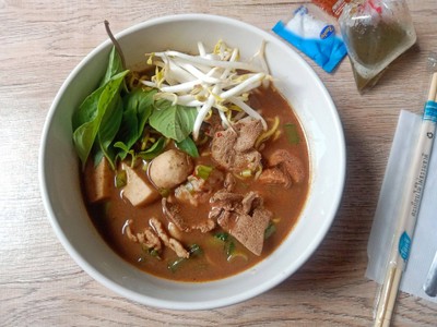 ก๋วยเตี๋ยว หมูตุ๋นทรงเครื่อง